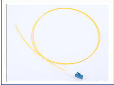 Single Mode Simplex SC APC Fiber Optic Pigtail met verschillende soorten connectoren zijn beschikbaar